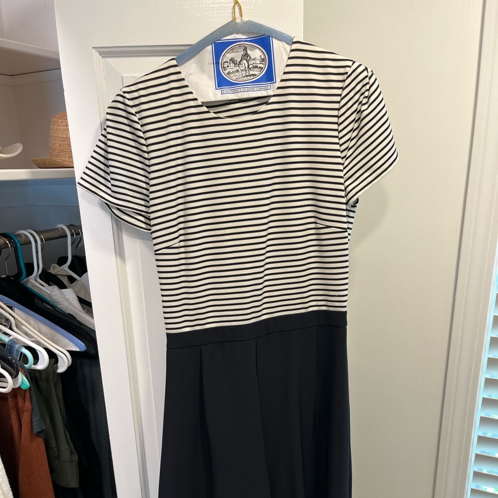 Super cute wide leg jumpsuit! Renvy- size small.